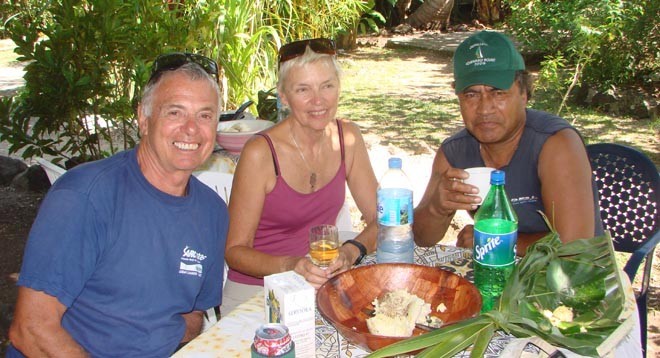 web Rapa Ted and Nancy enjoying lunch in his garden © BW Media